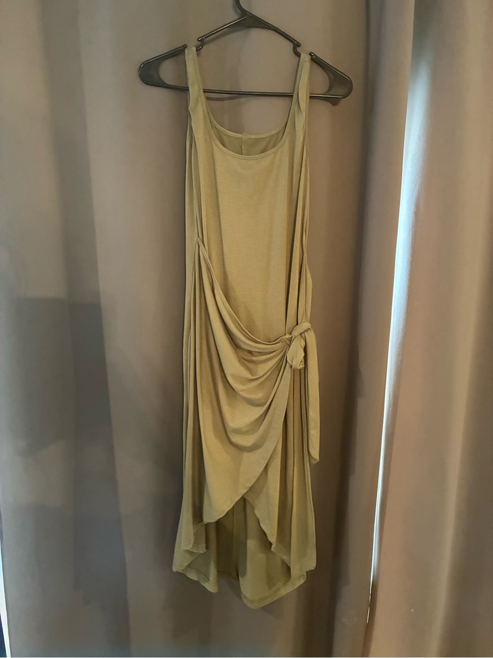 SHEIN Sleeveless Draped High-Low Midi T shirt Dress in Olive Green